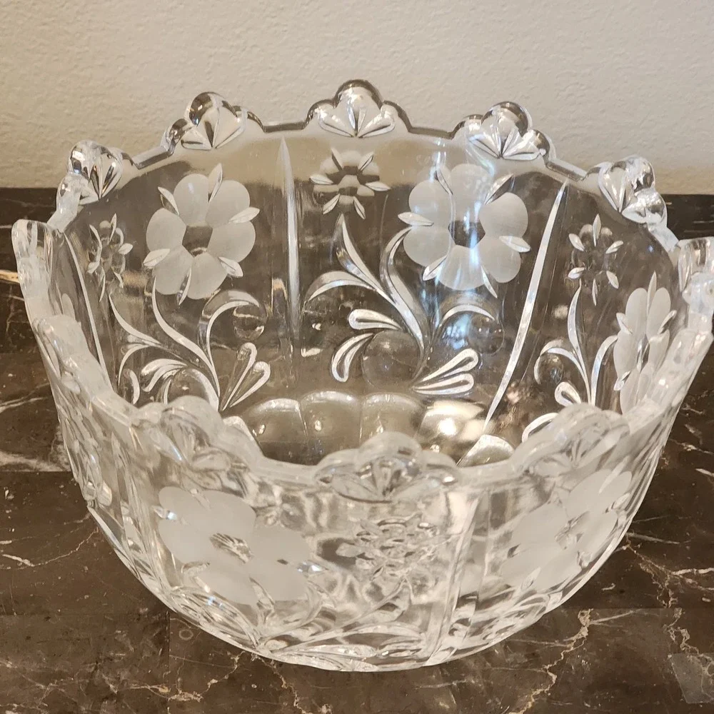 Glass Fruit bowl with frosted flowers